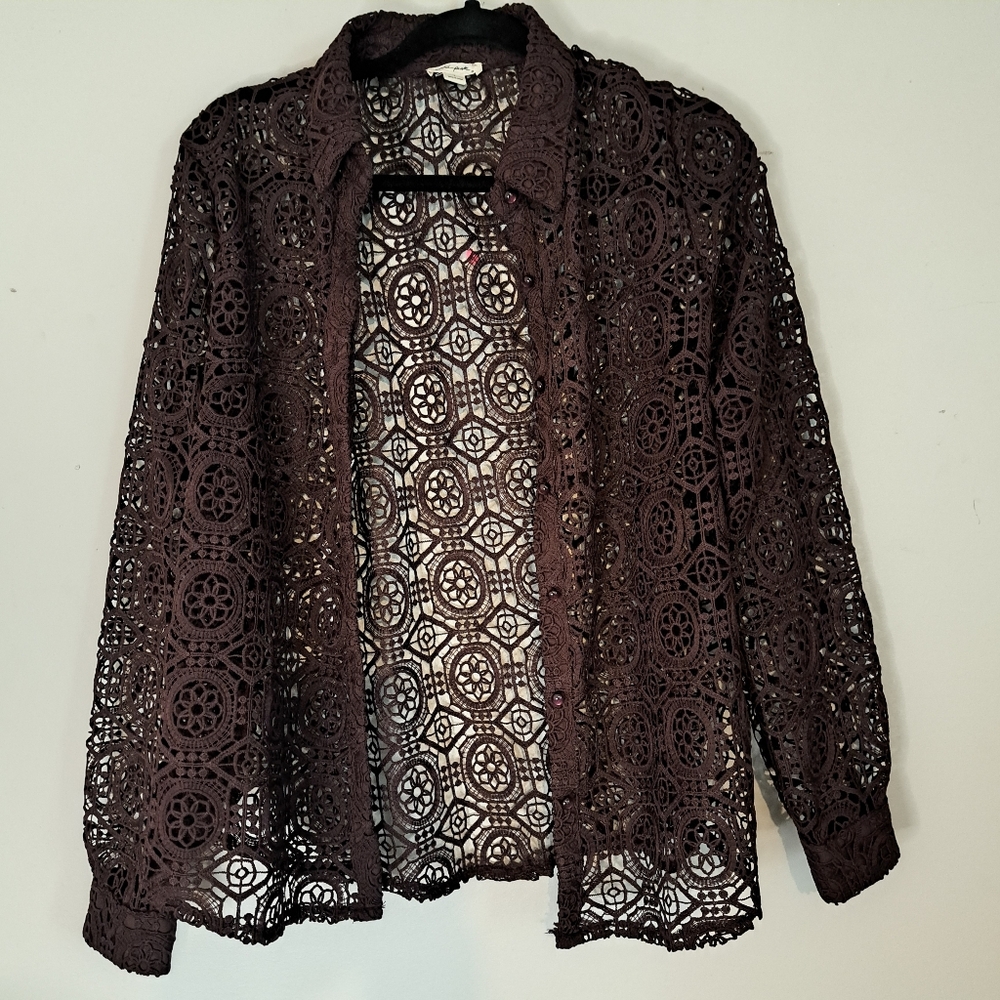 Ultra pink lace button up